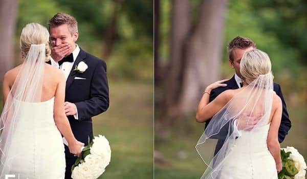 Khoảnh khắc first-look trong lễ cưới