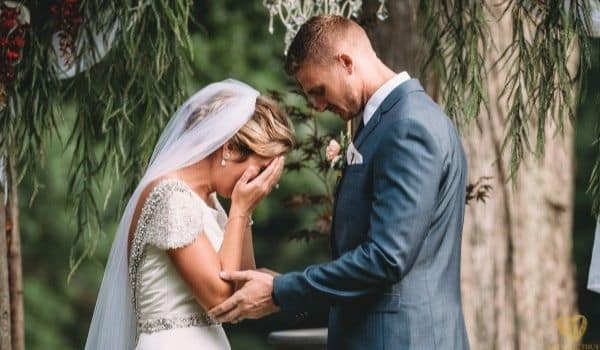 Khoảnh khắc first-look trong lễ cưới