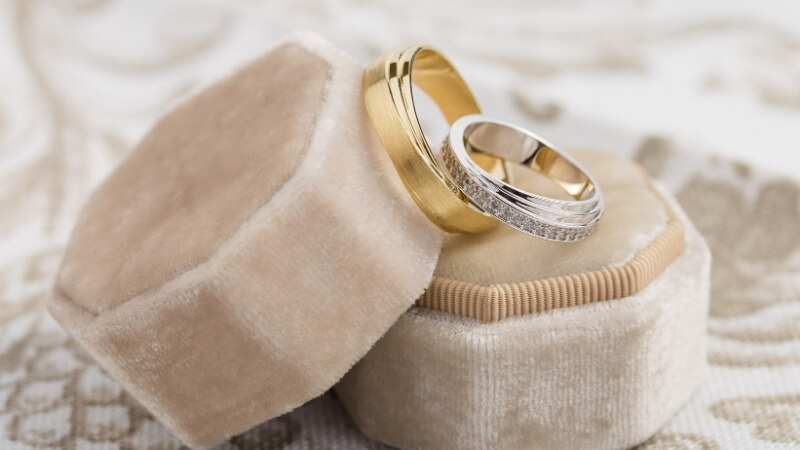 Bảo quản nhẫn trong hộp đựng khi không đeo