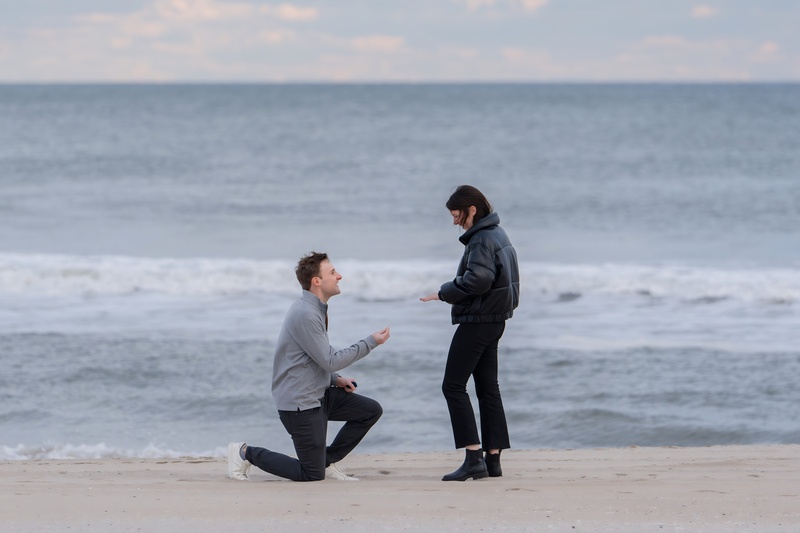 Cầu hôn quỳ gối: Nét lãng mạn vĩnh cửu trong hiện đại.