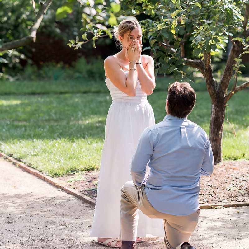 Tạo khoảnh khắc cầu hôn hoàn hảo, đong đầy cảm xúc.