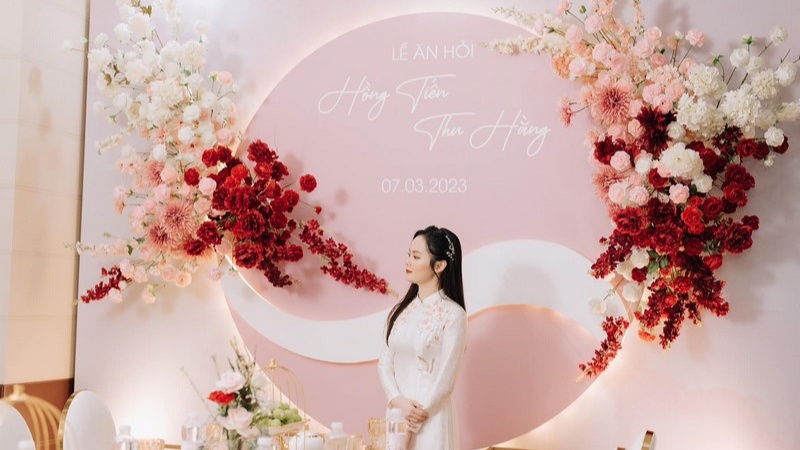 Không gian tổ chức buổi lễ ăn hỏi nhẹ nhàng và nổi bật