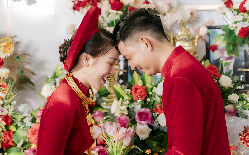 Màu đỏ tượng trưng cho may mắn hỷ sự và hôn nhân viên mãn