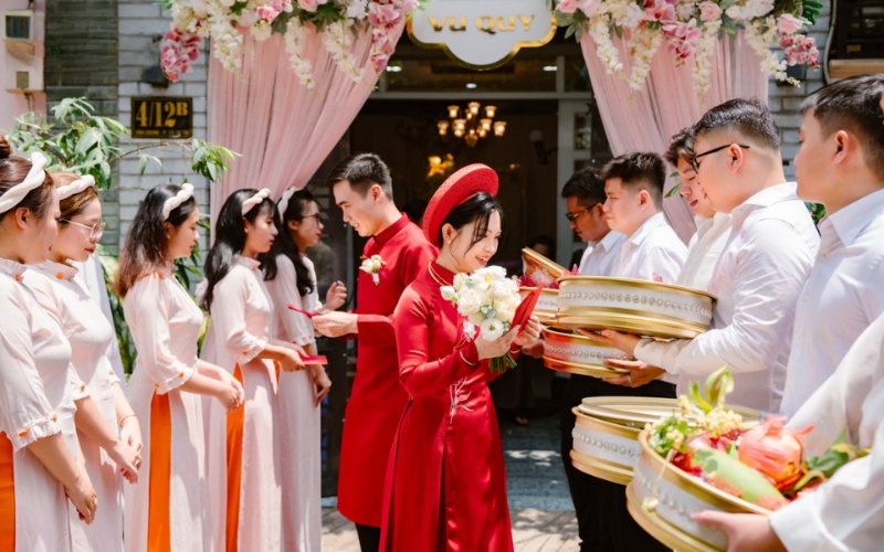 Đám hỏi, hay còn gọi là lễ ăn hỏi hoặc lễ đính hôn