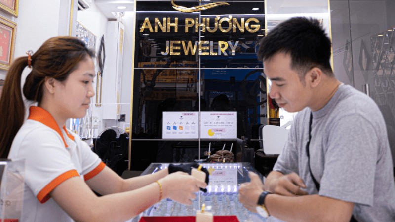 Anh Phương Jewelry cung cấp mẫu mã đa dạng tôn lên vẻ đẹp cho người đeo