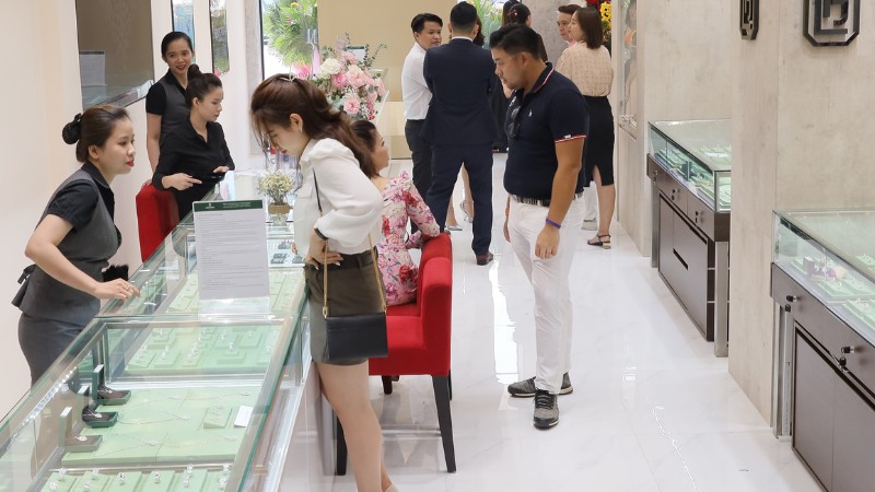 Lộc Phúc Fine Jewelry cung cấp đa dạng mẫu nhẫn cầu hôn với thiết kế trẻ trung