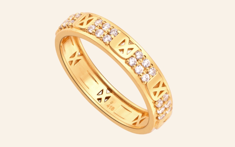 Một chiếc nhẫn vàng 416 (vàng 10K) với thiết kế hiện đại, tinh xảo