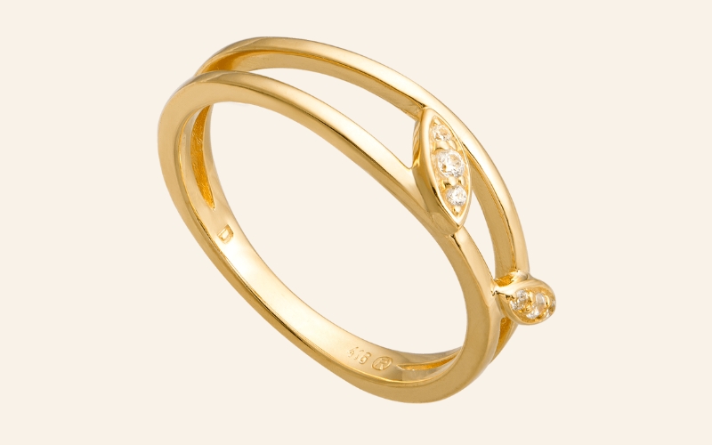 Ký hiệu 416 ở mặt bên trong của nhẫn vàng