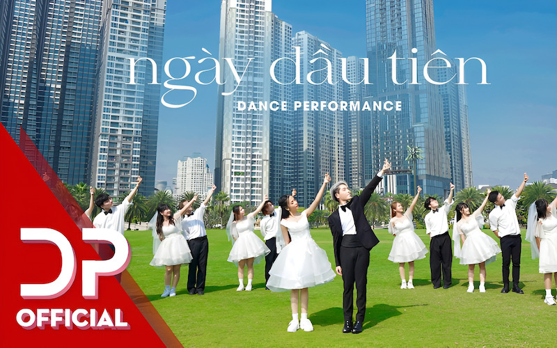 Cô dâu và chú rể trao nhẫn trong lễ cưới.