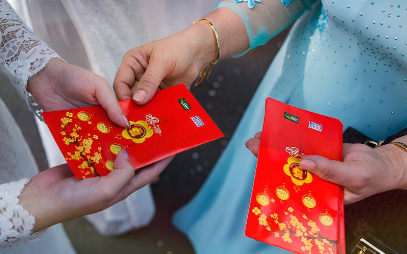 Lì xì trao duyên là phong tục đẹp, mang ý nghĩa chúc phúc cho đội bê tráp