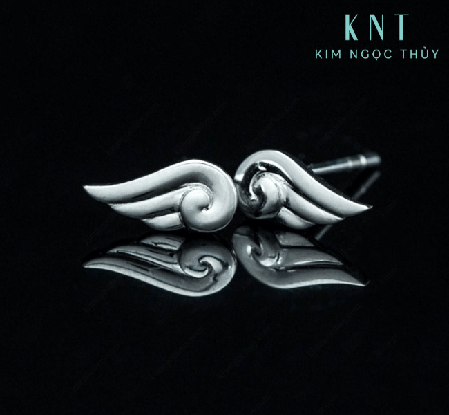 Mẫu bông tai vàng tựa đôi cánh thiên thần mềm mại mà đầy thu hút.