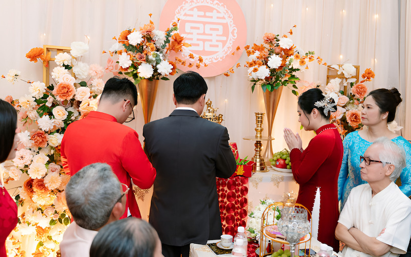 Lễ gia tiên trong đám cưới là nghi lễ mà cô dâu chú rể ra mắt, trình diện và báo cáo với ông bà tổ tiên của hai bên gia đình