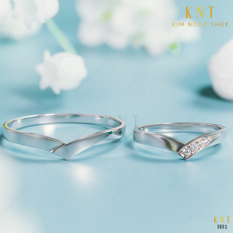 Nhẫn cưới H81 thiết kế hình chữ V độc đáo