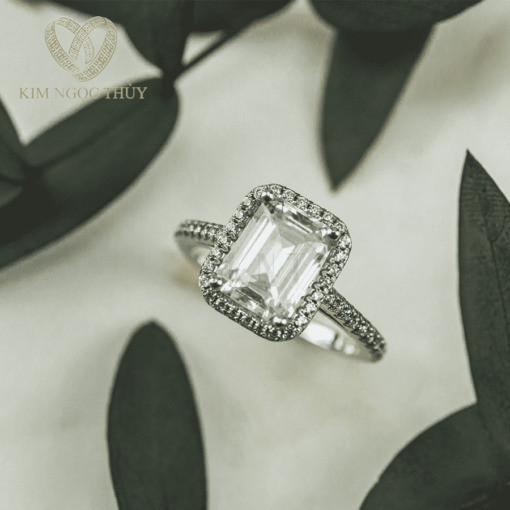Nhẫn đính hôn DH16 thiết kế sang trọng và nổi bật