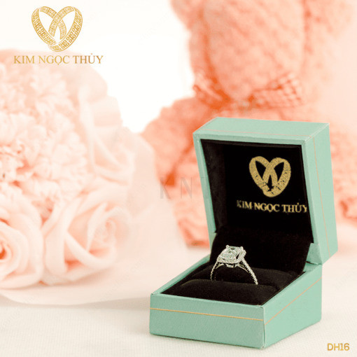 Nhẫn đính hôn DH16 phù hợp với nhiều kiểu dáng tay