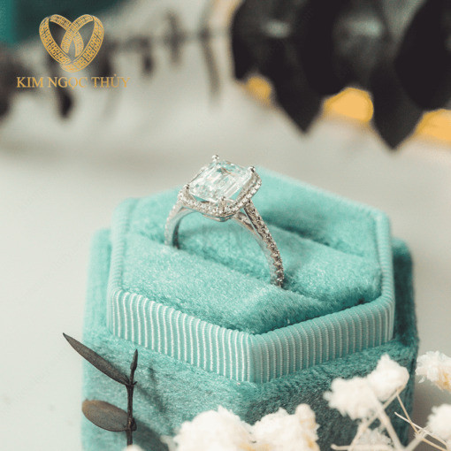 Nhẫn đính hôn DH16 mang đậm nét đẹp sang trọng và cổ điển