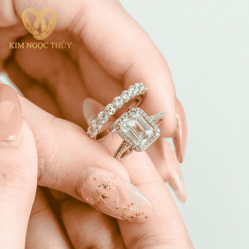 Nhẫn đính hôn DH16 tượng trưng cho tình yêu vĩnh cữu và đậm sâu