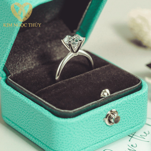 Nhẫn đính hôn DH4 là món quà hoàn hảo cho ngày cầu hôn