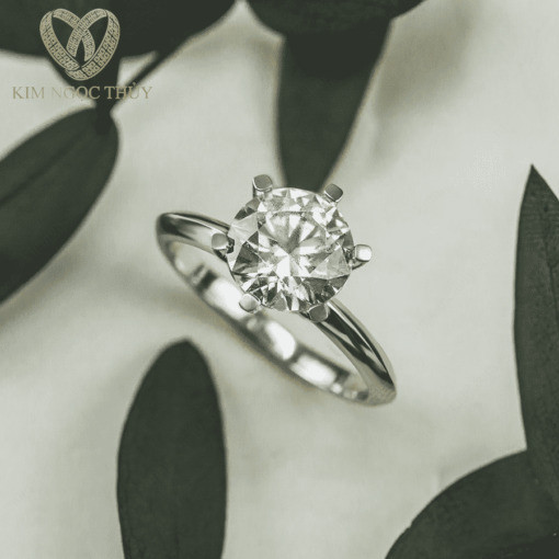 Nhẫn đính hôn DH4 đá chủ 5 chấu bền bỉ và sang trọng