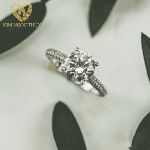 Nhẫn đính hôn R320 thiết kế sang trọng và tinh tế