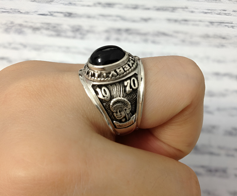 Giữ gìn kỷ vật quý giá.