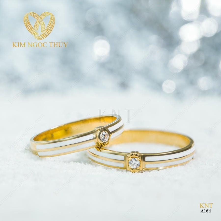Nhẫn cưới A164 Kim Ngọc Thủy: Thiết kế hiện đại, vàng kết hợp ceramic, đính đá