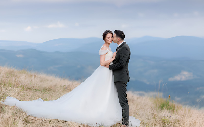 Một cuốn lịch với những ngày được đánh dấu, minh họa cho việc chọn ngày lành.