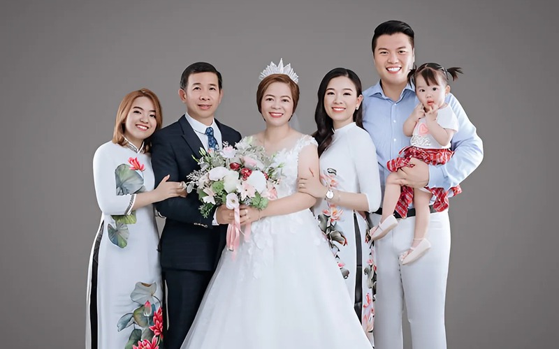 Lời chúc chân thành từ con cái trong ngày kỷ niệm cưới của bố mẹ là cách thể hiện lòng kính trọng và biết ơn sâu sắc