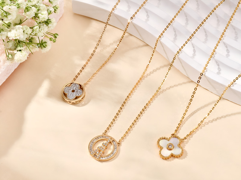 Các mẫu nhẫn vàng tây với thiết kế đa dạng và tinh xảo.