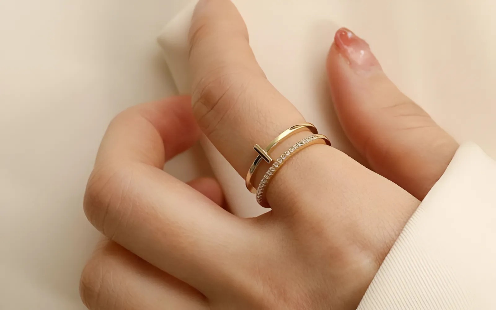 Những người mệnh Thủy hoặc Hỏa đeo nhẫn ngón trỏ (Mộc) thường được coi là tốt, có sự hỗ trợ