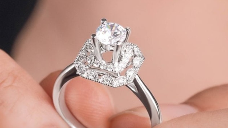 Kim cương tấm phù hợp với giác cắt tròn, giúp tăng độ tán sắc