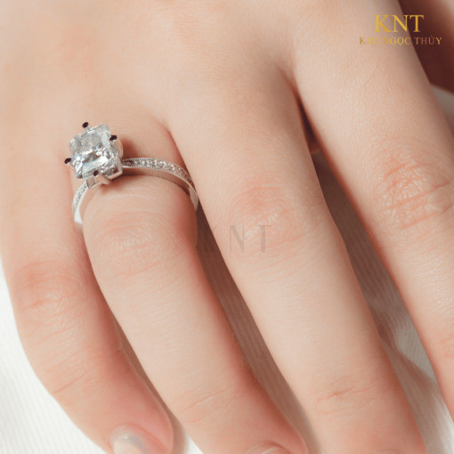 Nhẫn đính hôn đá Moissanite RM14 thiết kế sang trọng và quý phái