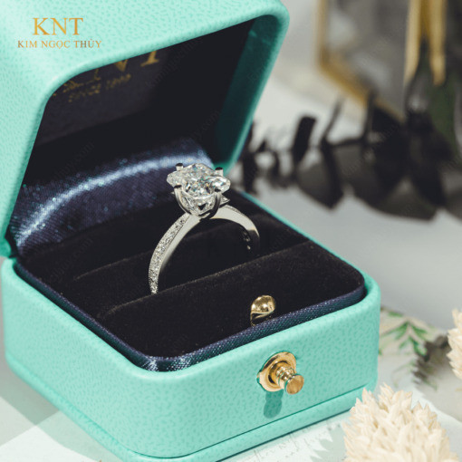 Nhẫn đính hôn đá Moissanite RM14 đá chủ lớn tinh xảo