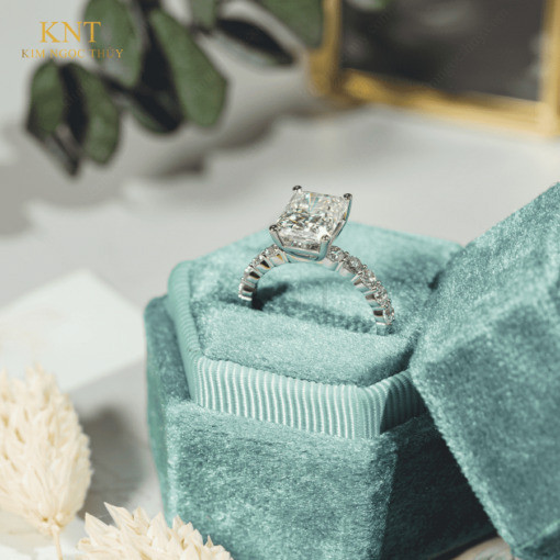 Nhẫn đính hôn đá Moissanite RM22 là món quà tuyệt vời cho các quý cô