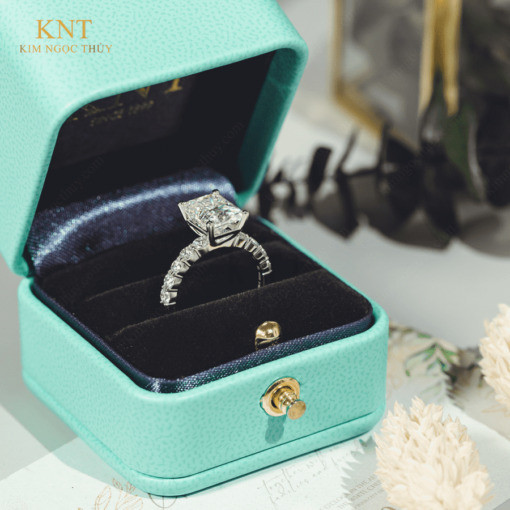 Nhẫn đính hôn đá Moissanite RM22 thiết kế sang trọng