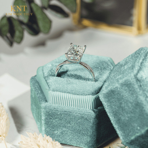 Nhẫn đính hôn đá Moissanite RM4 là món quà ý nghĩa cho ngày trọng đại