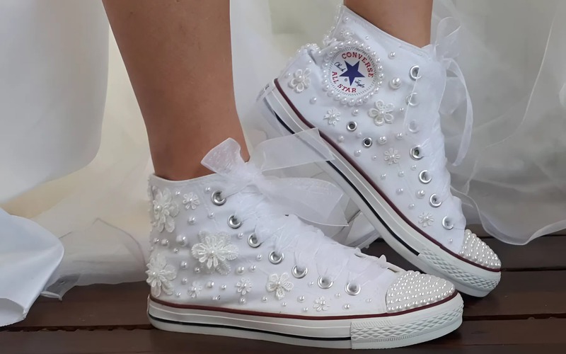 Cô dâu cá tính với giày thể thao trong ngày cưới