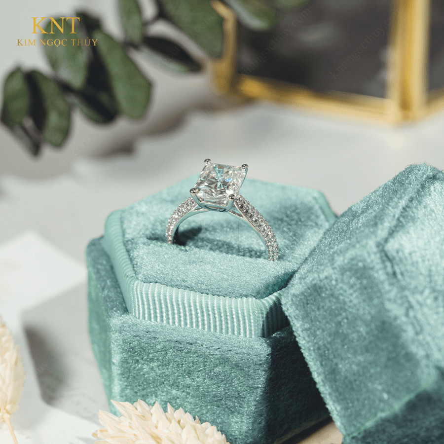 Nhẫn đính hôn đá Moissanite RM20 kiểu dáng vuông tinh xảo