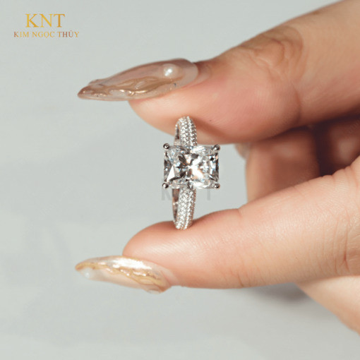 Nhẫn đính hôn đá Moissanite RM20 đính đá tấm quanh thân tinh tế