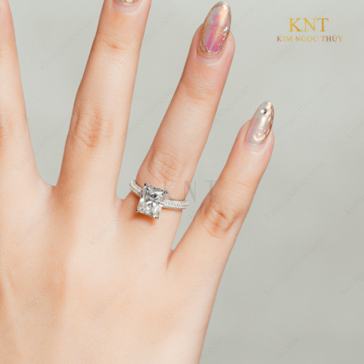 Nhẫn đính hôn đá Moissanite RM20 phù hợp với nhiều dáng tay