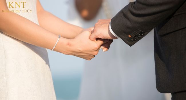 AI LÀ NGƯỜI CHI TRẢ TIỀN ĐÃI TIỆC CƯỚI?