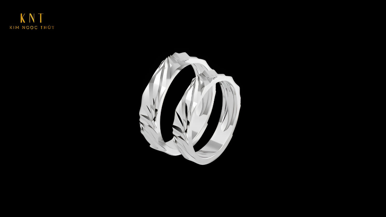 Nhiều cửa hàng cung cấp dịch vụ khắc chữ, tên viết tắt, ngày kỷ niệm hoặc các ký hiệu đặc biệt lên mặt trong của nhẫn