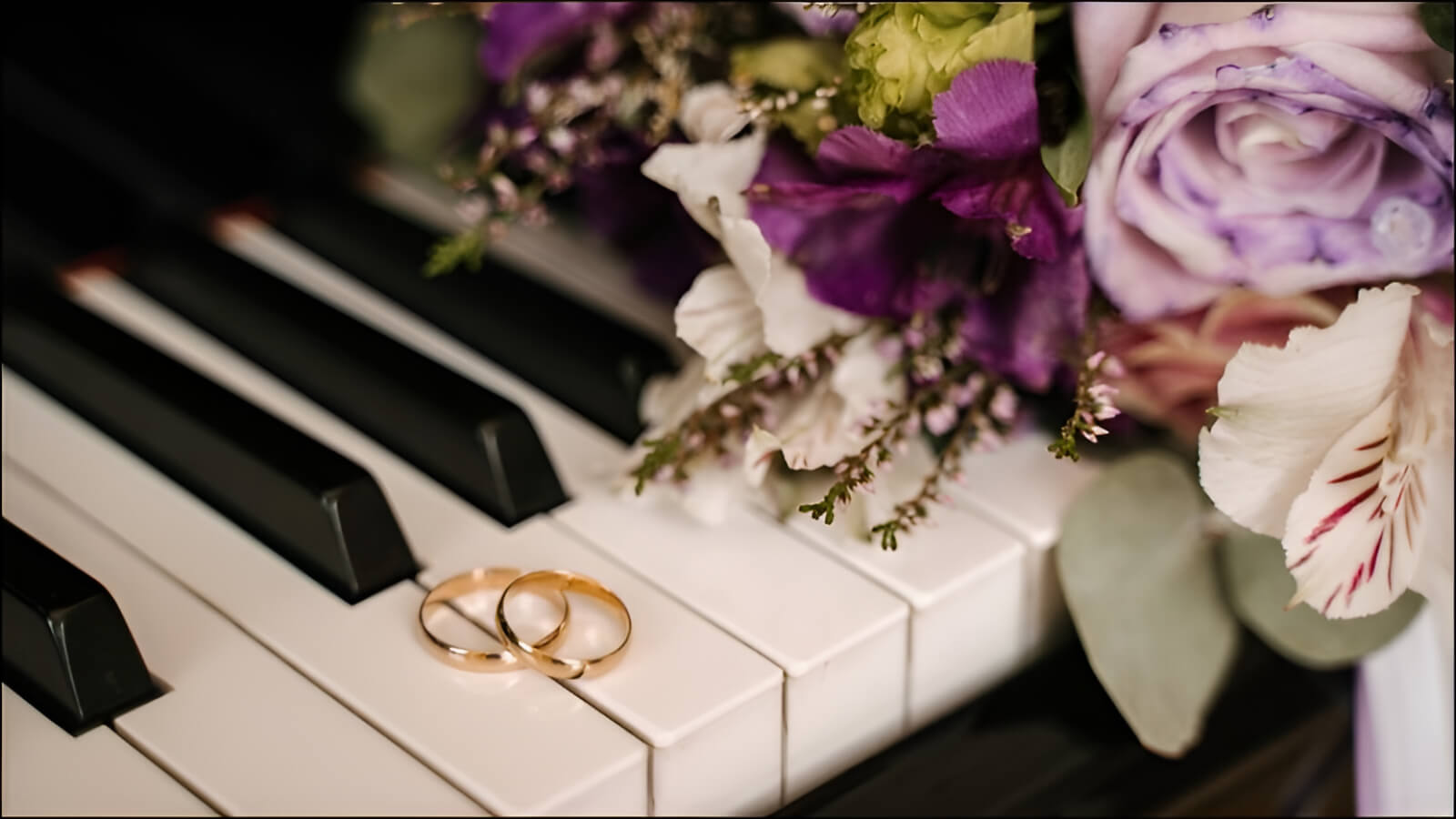 Ban nhạc acoustic là một nhóm nhạc thường sử dụng các nhạc cụ mộc như guitar, piano, cajon, violin