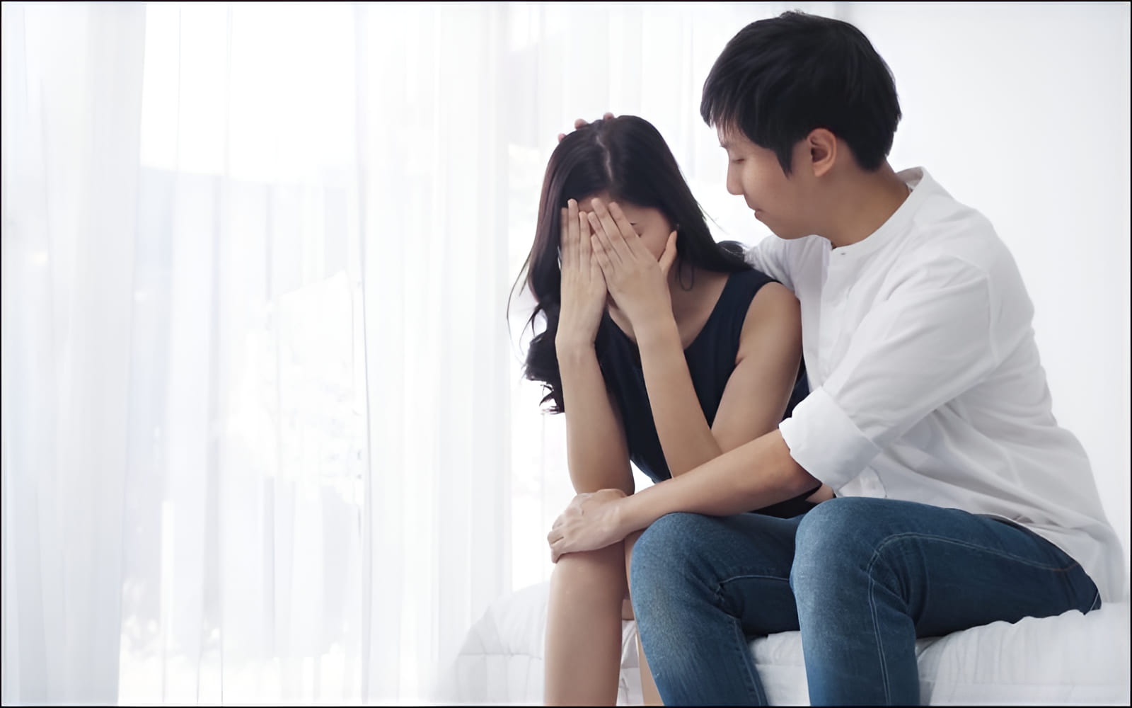 Cặp đôi cùng nhau trò chuyện và chia sẻ