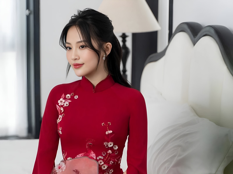 Phối makeup cùng áo dài hài hòa.