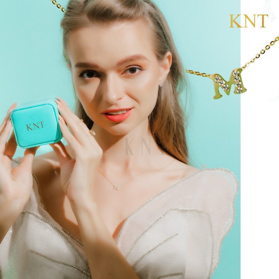 Dây chuyền Freedom Sky chữ L: Thiết kế chữ L mềm mại, mang đến vẻ đẹp nữ tính và quyến rũ.