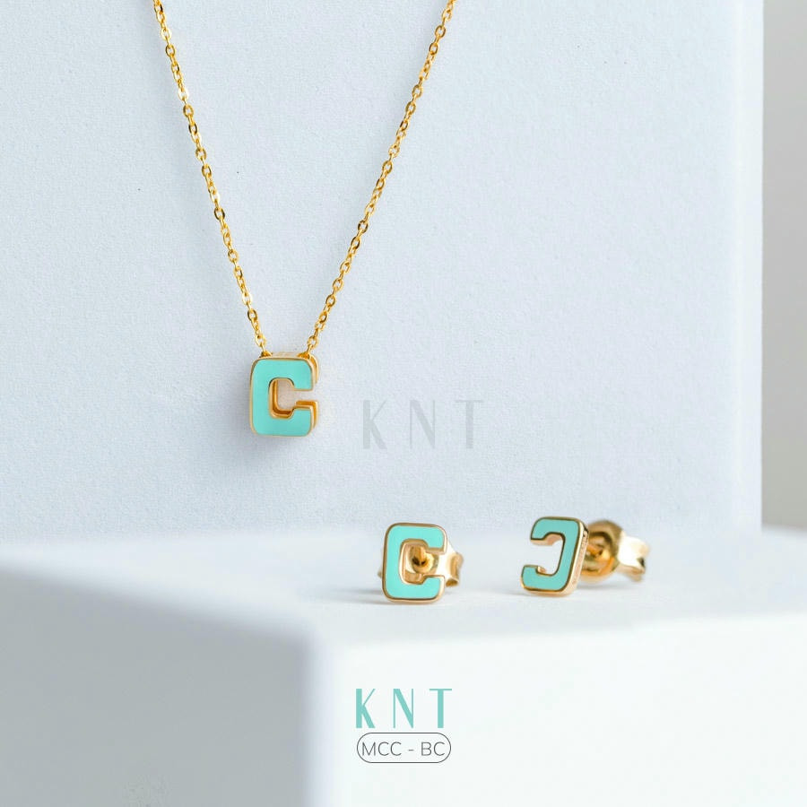 Mặt dây chuyền Sea La Vie chữ C thiết kế hai mặt tinh xảo