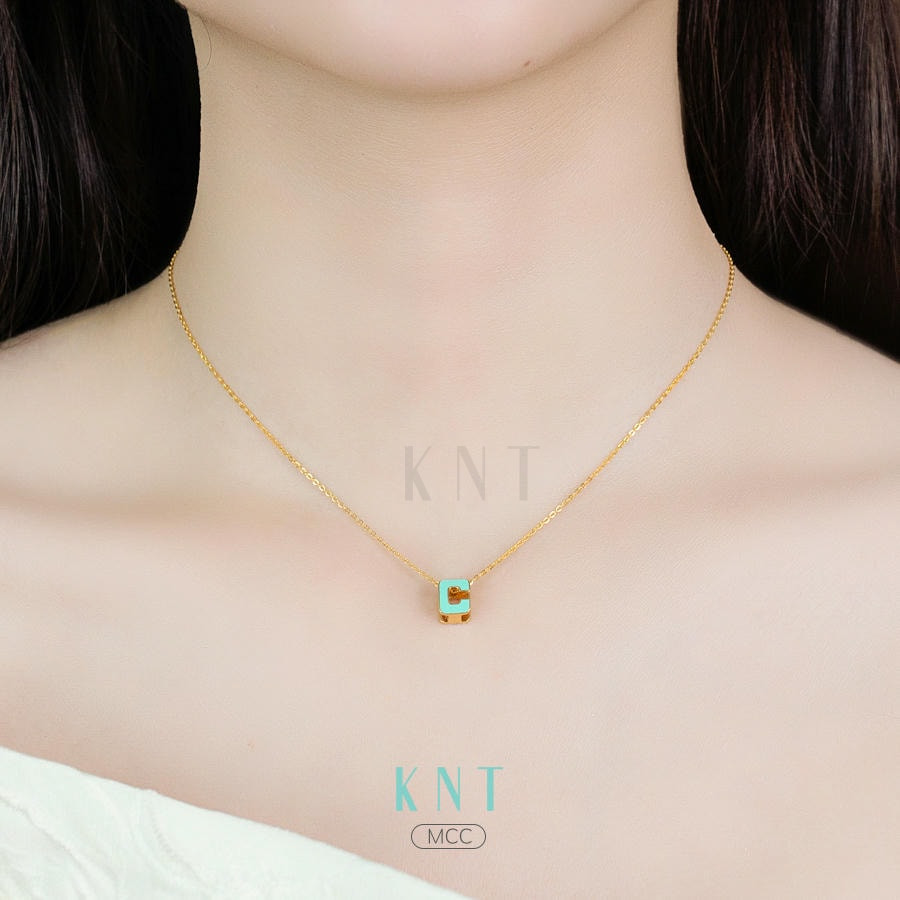 Mặt dây chuyền Sea La Vie chữ C - Biểu tượng của sự tự do và tinh tế