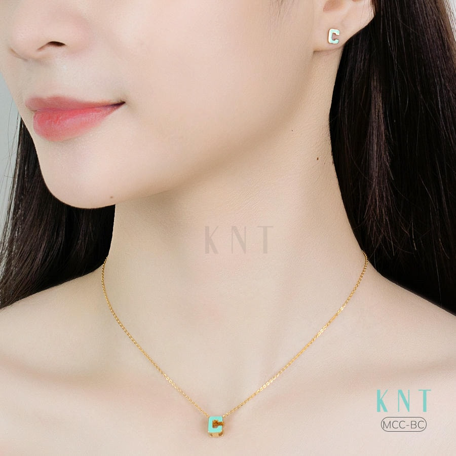 Mặt dây chuyền Sea La Vie chữ C: Thiết kế tỉ mỉ với ký tự C cách điệu