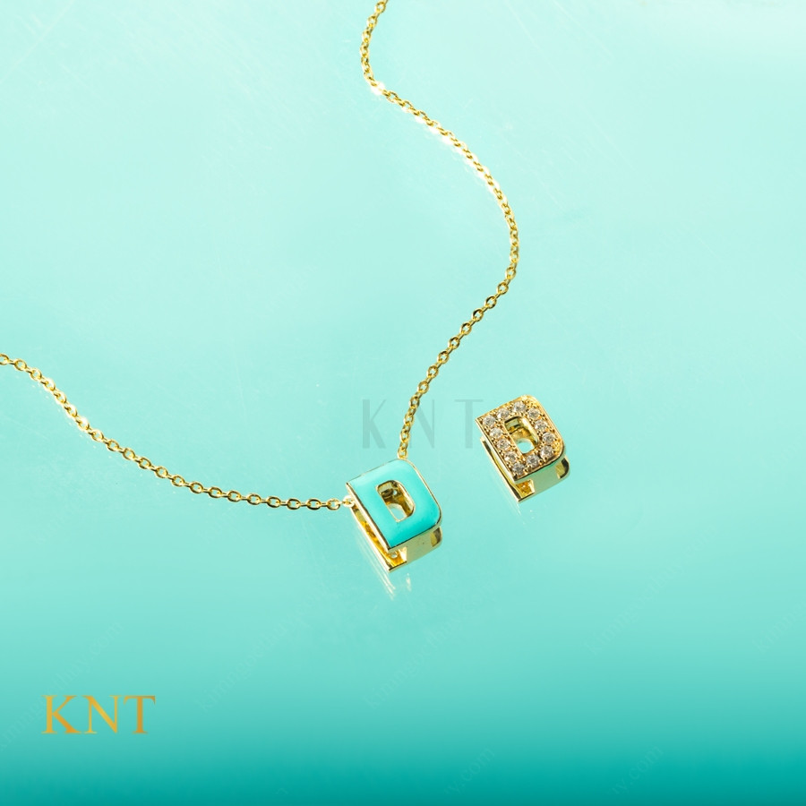 Mặt dây chuyền Sea La Vie chữ D thiết kế độc đáo và quyến rũ